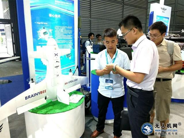 人飞行器亮相天津"世界智能大会"翔鸿科技深圳应用技术及产业化中心无